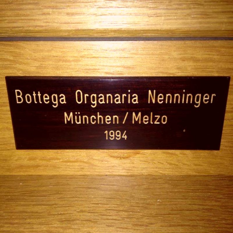 Nenninger organ: Builder sign on the console