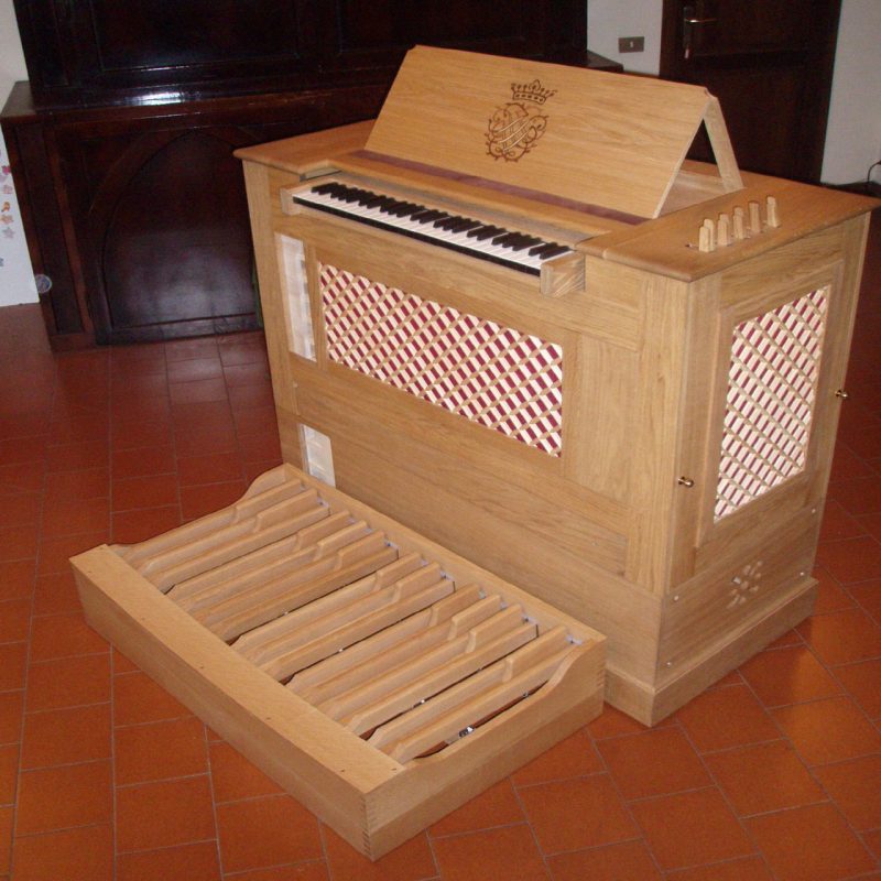 Truhenorgel Kaufmann: the instrument with its pedalboard